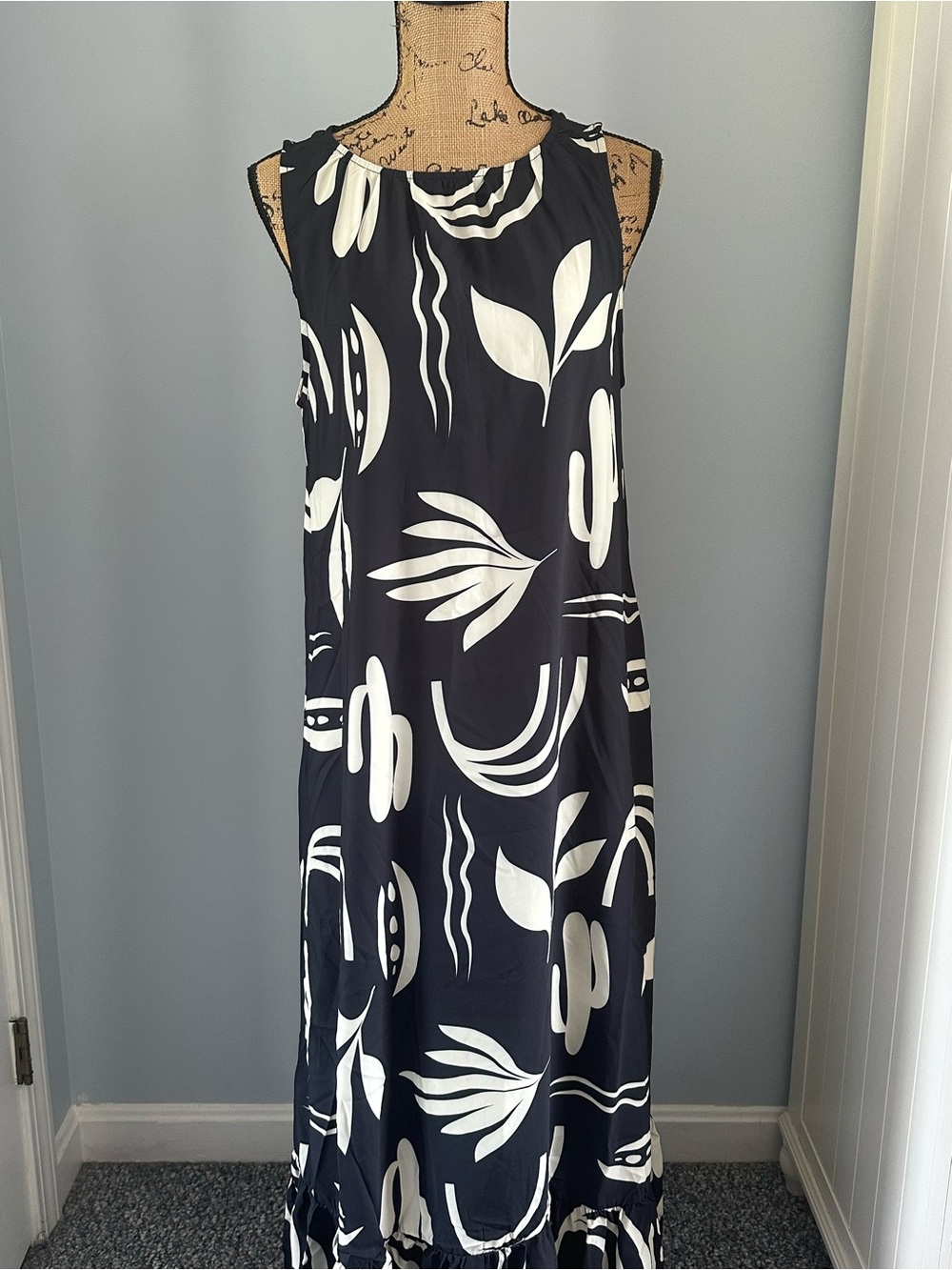 Black & White Sleeveless Floral Print Maxi Dress